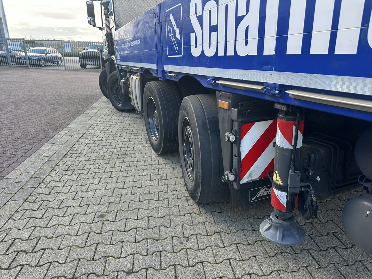 Mercedes-Benz Arocs 3245 L 8x2/6 Arocs 3245 L 8x2/6, Kran Fassi F 545 RA 2.26 XE, Jib, Funk, 29,7 m - 400 kg - Camião grua, Camião de caixa aberta/ Plataforma: foto 3 Mercedes-Benz Arocs 3245 L 8x2/6 Arocs 3245 L 8x2/6, Kran Fassi F 545 RA 2.26 XE, Jib, Funk, 29,7 m - 400 kg - Camião grua, Camião de caixa aberta/ Plataforma: foto 3