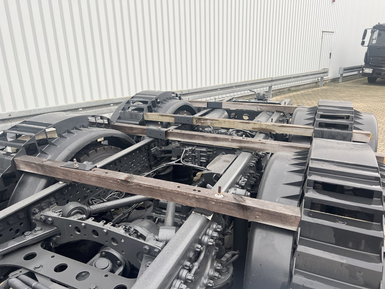 Mercedes-Benz Arocs 3251 L 8x4/4 Arocs 3251 L 8x4/4, mit Motorabtrieb C plus NA - Camião chassi: foto 3 Mercedes-Benz Arocs 3251 L 8x4/4 Arocs 3251 L 8x4/4, mit Motorabtrieb C plus NA - Camião chassi: foto 3