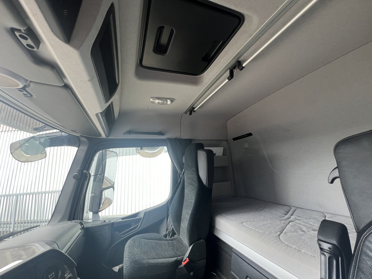 Mercedes-Benz Arocs 3253 K 8x4/4 Arocs 3253 K 8x4/4, Retarder, Motorabtrieb - Camião polibenne: foto 5 Mercedes-Benz Arocs 3253 K 8x4/4 Arocs 3253 K 8x4/4, Retarder, Motorabtrieb - Camião polibenne: foto 5