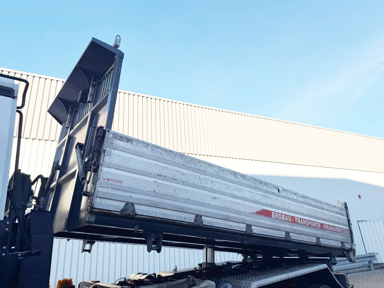 Mercedes-Benz Arocs 3351 AK 6x6 Arocs 3351 AK 6x6, Retarder, Grounder, Motorabtrieb, pneum. Heckklappenöffnung - Camião basculante: foto 2 Mercedes-Benz Arocs 3351 AK 6x6 Arocs 3351 AK 6x6, Retarder, Grounder, Motorabtrieb, pneum. Heckklappenöffnung - Camião basculante: foto 2