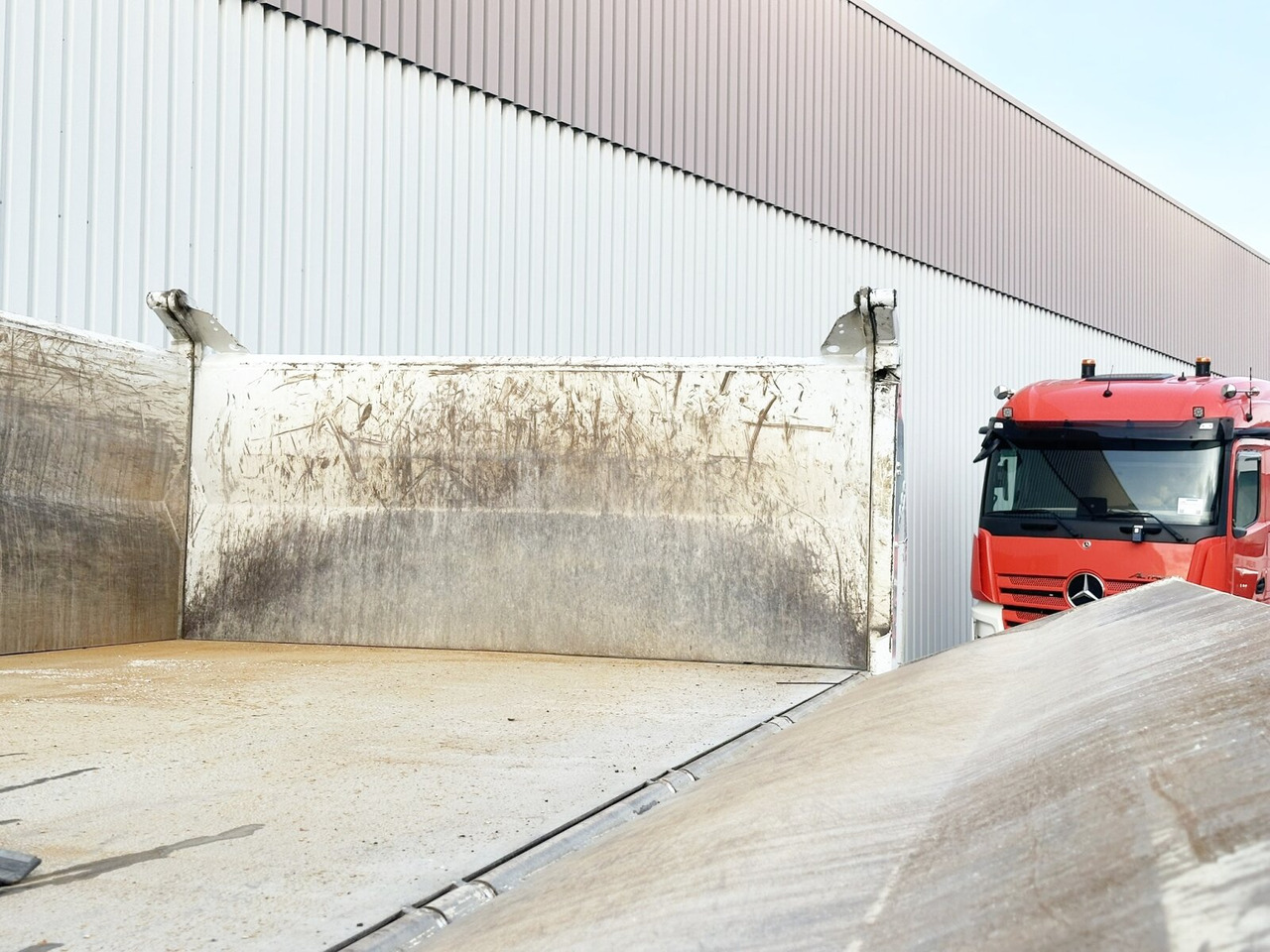 Mercedes-Benz Arocs 3445 K 8x4/4 Arocs 3445 K 8x4/4, Meiller Bordmatik links - Camião basculante: foto 5 Mercedes-Benz Arocs 3445 K 8x4/4 Arocs 3445 K 8x4/4, Meiller Bordmatik links - Camião basculante: foto 5