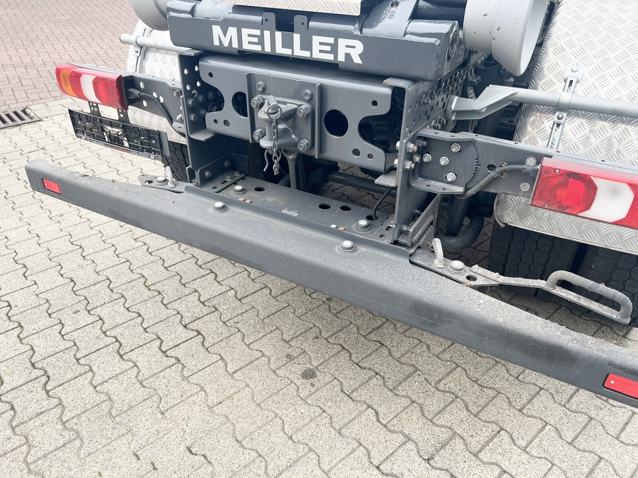 Mercedes-Benz Arocs 4142/48 8x4/4 Arocs 4142/48  8x4/4, Grounder, Meiller RS26 62-K, Funk - Camião polibenne: foto 3 Mercedes-Benz Arocs 4142/48 8x4/4 Arocs 4142/48  8x4/4, Grounder, Meiller RS26 62-K, Funk - Camião polibenne: foto 3