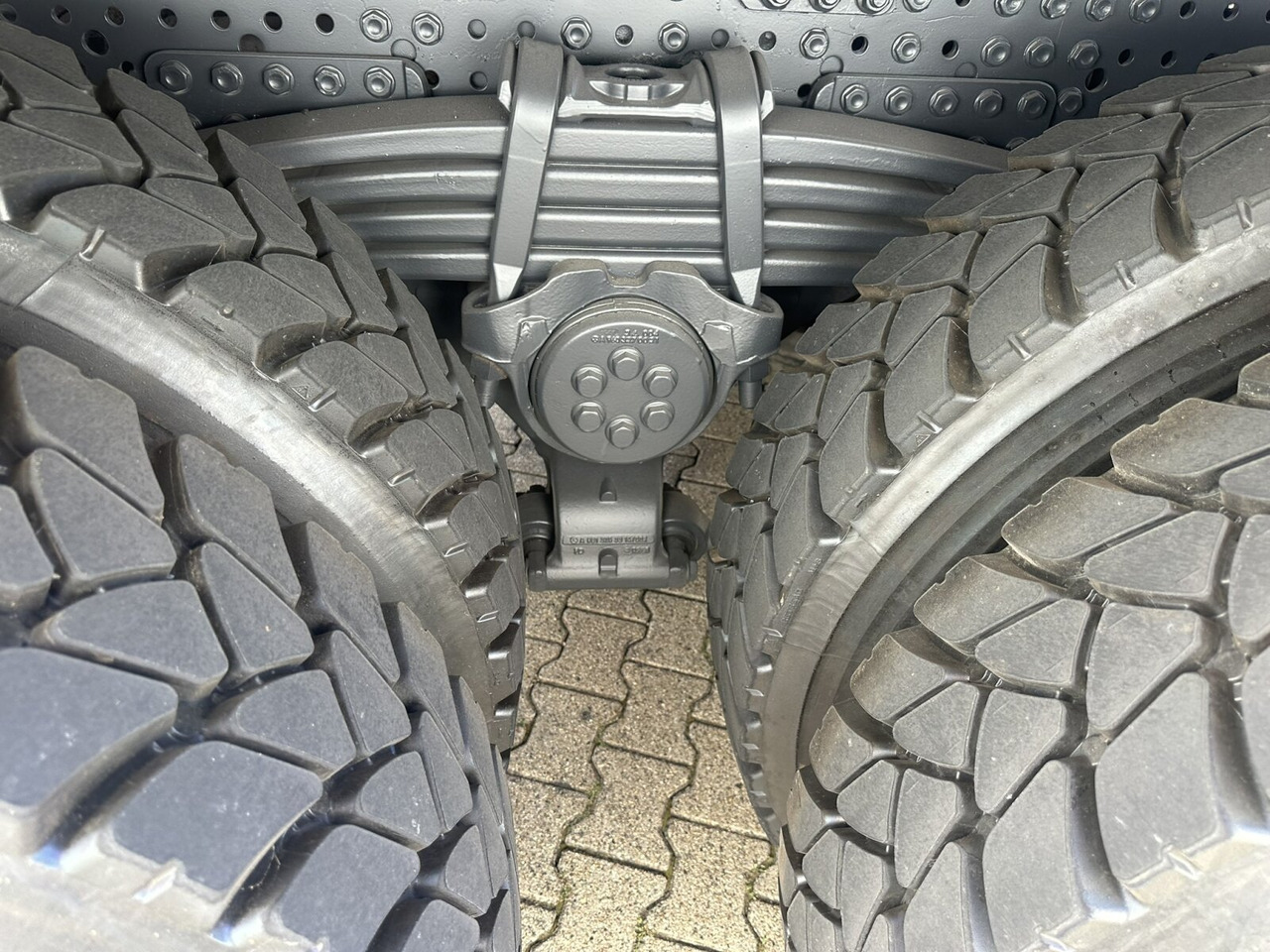 Mercedes-Benz Arocs 4142 K 8x4/4 Arocs 4142/45 K 8x4/4, Meiller Bordmatik links - Camião basculante: foto 3 Mercedes-Benz Arocs 4142 K 8x4/4 Arocs 4142/45 K 8x4/4, Meiller Bordmatik links - Camião basculante: foto 3