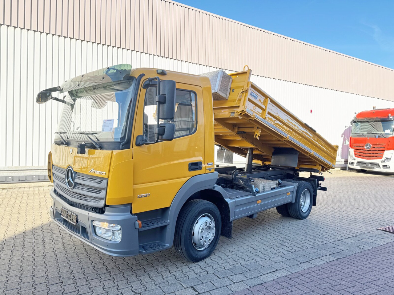 Mercedes-Benz Atego 1221 K 4x2 Atego 1221 K 4x2, 2x AHK - Camião basculante: foto 1 Mercedes-Benz Atego 1221 K 4x2 Atego 1221 K 4x2, 2x AHK - Camião basculante: foto 1