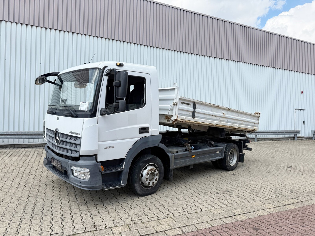 Mercedes-Benz Atego 1223 K 4x2 Atego 1223 K 4x2, 2x AHK - Camião basculante: foto 1 Mercedes-Benz Atego 1223 K 4x2 Atego 1223 K 4x2, 2x AHK - Camião basculante: foto 1