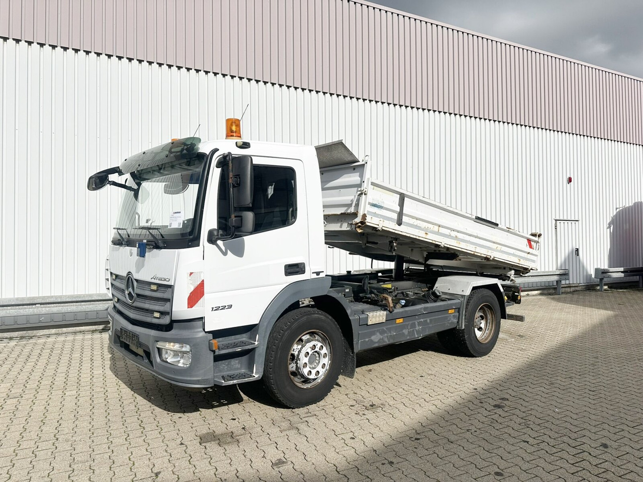 Mercedes-Benz Atego 1223 K 4x2 Atego 1223 K 4x2, AHK-Öl - Camião basculante: foto 1 Mercedes-Benz Atego 1223 K 4x2 Atego 1223 K 4x2, AHK-Öl - Camião basculante: foto 1