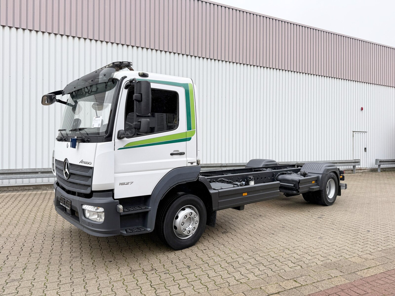 Mercedes-Benz Atego 1627 L 4x2 Atego 1627 L 4x2, 6-Zylinder, Motorabtrieb - Camião chassi: foto 1 Mercedes-Benz Atego 1627 L 4x2 Atego 1627 L 4x2, 6-Zylinder, Motorabtrieb - Camião chassi: foto 1