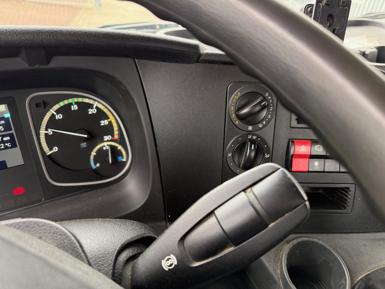 Mercedes-Benz Atego 1630 K 4x2 Atego 1630 K 4x2, Meiller 3-Seiten - Camião basculante: foto 4 Mercedes-Benz Atego 1630 K 4x2 Atego 1630 K 4x2, Meiller 3-Seiten - Camião basculante: foto 4