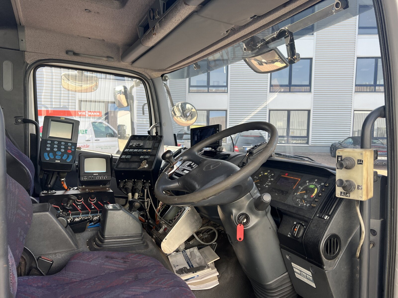 Mercedes-Benz Atego 1828 L 4x2 Atego 1828 L 4x2, Rechtslenker, Winterdienstaustattung - Camião chassi: foto 4 Mercedes-Benz Atego 1828 L 4x2 Atego 1828 L 4x2, Rechtslenker, Winterdienstaustattung - Camião chassi: foto 4