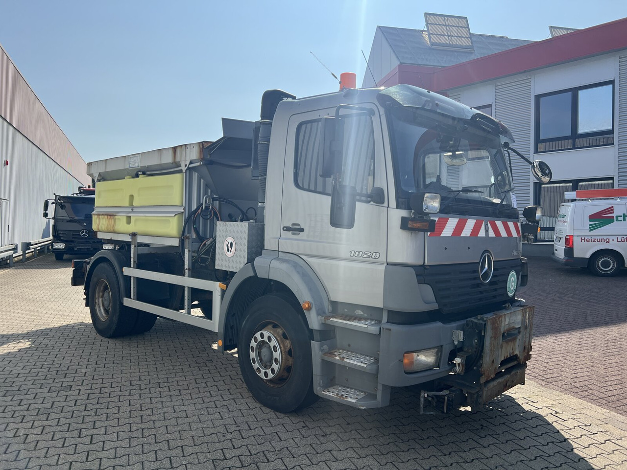 Mercedes-Benz Atego 1828 L 4x2 Atego 1828 L 4x2, Rechtslenker, Winterdienstaustattung - Camião chassi: foto 5 Mercedes-Benz Atego 1828 L 4x2 Atego 1828 L 4x2, Rechtslenker, Winterdienstaustattung - Camião chassi: foto 5