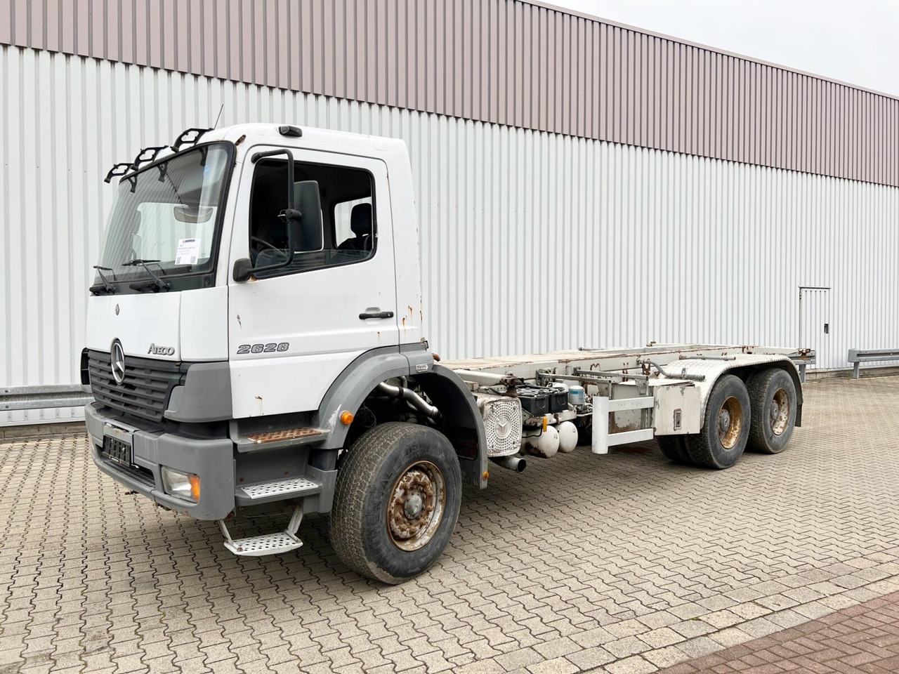 Mercedes-Benz Atego 2628 K 6x4 Atego 2628 K 6x4, 6-Zylinder - Camião chassi: foto 1 Mercedes-Benz Atego 2628 K 6x4 Atego 2628 K 6x4, 6-Zylinder - Camião chassi: foto 1