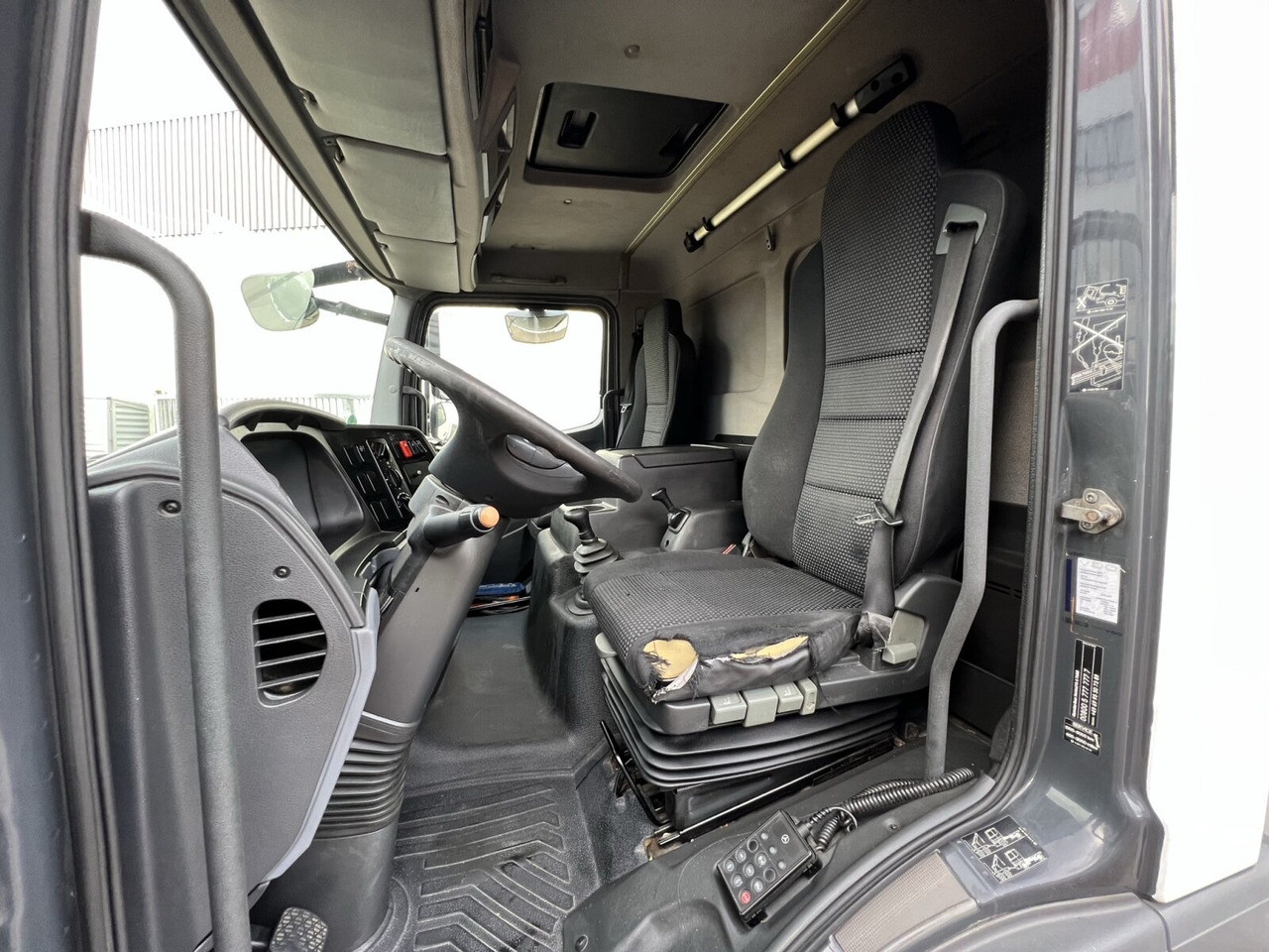 Mercedes-Benz Atego 816 L 4x2 Atego 816 L 4x2 mit LBW, 4x Vorhanden! - Camião furgão: foto 4 Mercedes-Benz Atego 816 L 4x2 Atego 816 L 4x2 mit LBW, 4x Vorhanden! - Camião furgão: foto 4