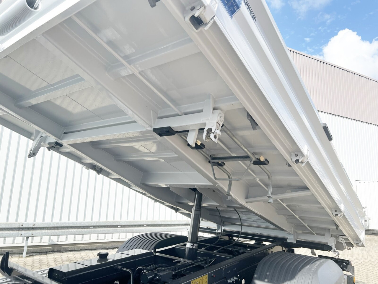 Locação financeira de Mercedes-Benz Atego 818/23 K 4x2 Atego 818/23 K 4x2, 2x AHK, Meiller-Kipper, mehrfach Vorhanden! Mercedes-Benz Atego 818/23 K 4x2 Atego 818/23 K 4x2, 2x AHK, Meiller-Kipper, mehrfach Vorhanden!: foto 9