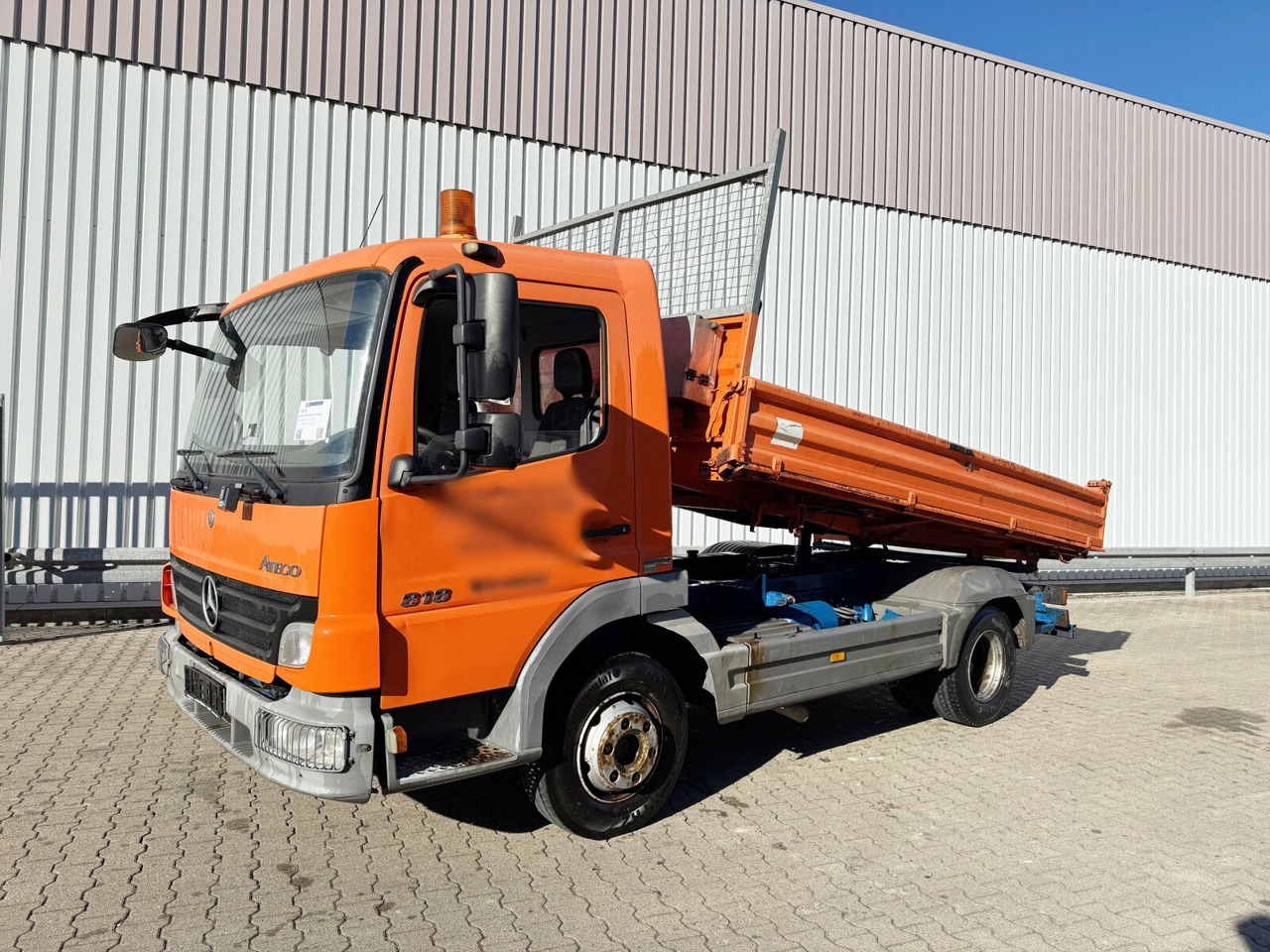 Mercedes-Benz Atego 818 K 4x2 Atego 818 K 4x2, 2x AHK - Camião basculante: foto 1 Mercedes-Benz Atego 818 K 4x2 Atego 818 K 4x2, 2x AHK - Camião basculante: foto 1