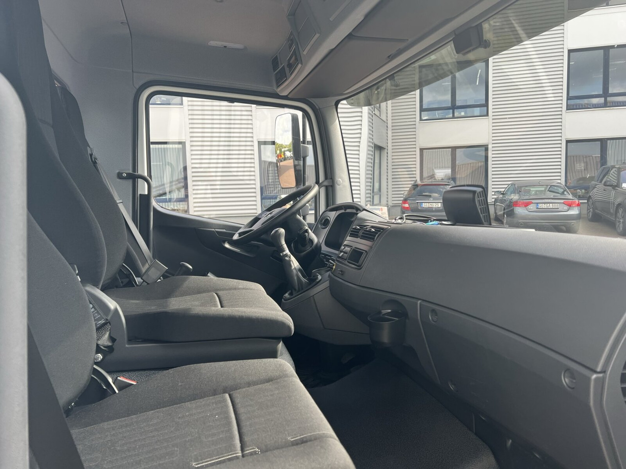 Mercedes-Benz Atego 818 K 4x2 Atego 818 K 4x2, 2x AHK, Meiller-Kipper, mehrfach Vorhanden! - Camião chassi: foto 5 Mercedes-Benz Atego 818 K 4x2 Atego 818 K 4x2, 2x AHK, Meiller-Kipper, mehrfach Vorhanden! - Camião chassi: foto 5