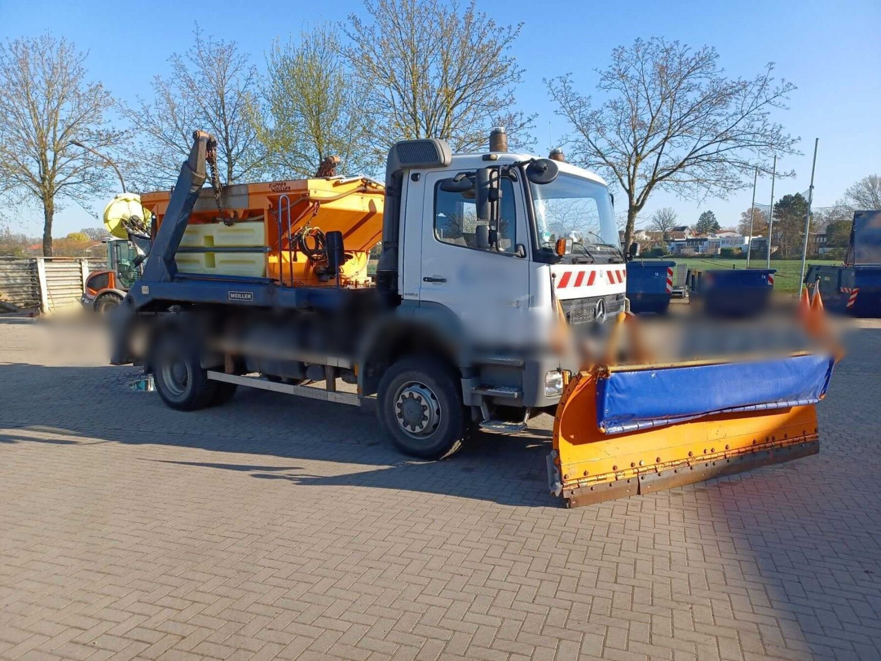 Mercedes-Benz Axor 1824 4x4 Axor 1824 4x4, Tele-Absetzer, Winterdienstausstattung - Camião multibenne: foto 1 Mercedes-Benz Axor 1824 4x4 Axor 1824 4x4, Tele-Absetzer, Winterdienstausstattung - Camião multibenne: foto 1