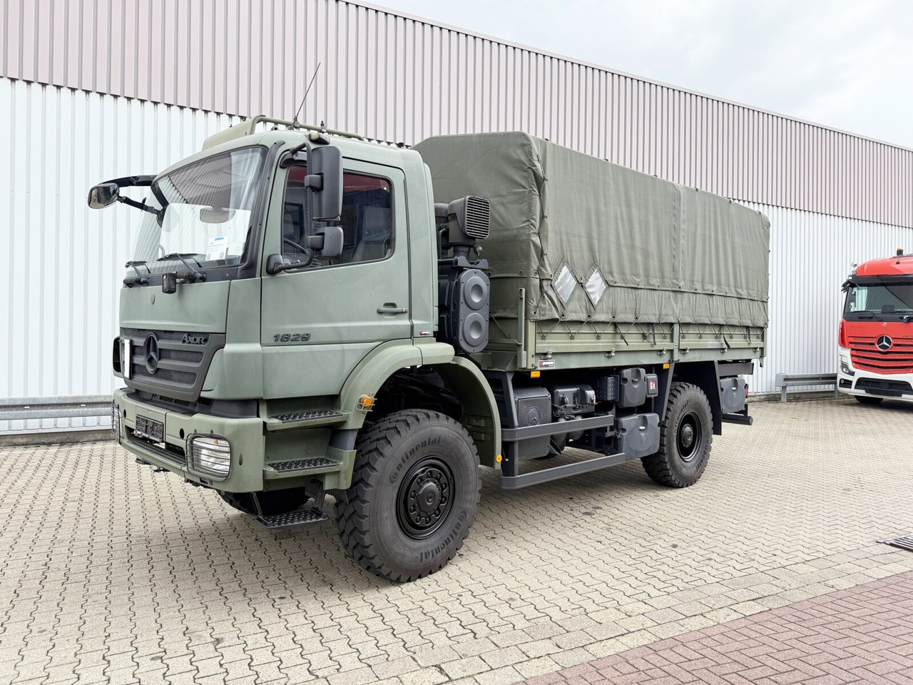 Mercedes-Benz Axor 1829 A 4x4 Axor 1829 A 4x4, Ex- - Camião de caixa aberta/ Plataforma: foto 1 Mercedes-Benz Axor 1829 A 4x4 Axor 1829 A 4x4, Ex- - Camião de caixa aberta/ Plataforma: foto 1