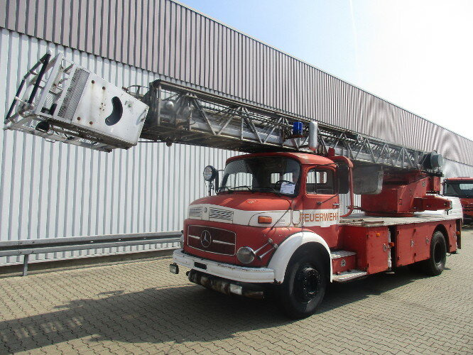 Mercedes-Benz - L 1519 4x2 DL 30 L 1519 4x2 Feuerwehr Drehleiter DL30 - Carro de bombeiro: foto 1 Mercedes-Benz - L 1519 4x2 DL 30 L 1519 4x2 Feuerwehr Drehleiter DL30 - Carro de bombeiro: foto 1