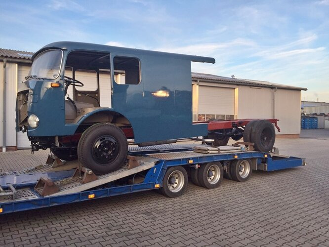 Mercedes-Benz - LP710/32 LF16V LP710/32, Autotransporter - Camião transporte de veículos: foto 1 Mercedes-Benz - LP710/32 LF16V LP710/32, Autotransporter - Camião transporte de veículos: foto 1