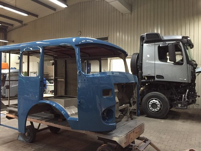 Mercedes-Benz - LP710/32 LF16V LP710/32, Autotransporter - Camião transporte de veículos: foto 2 Mercedes-Benz - LP710/32 LF16V LP710/32, Autotransporter - Camião transporte de veículos: foto 2