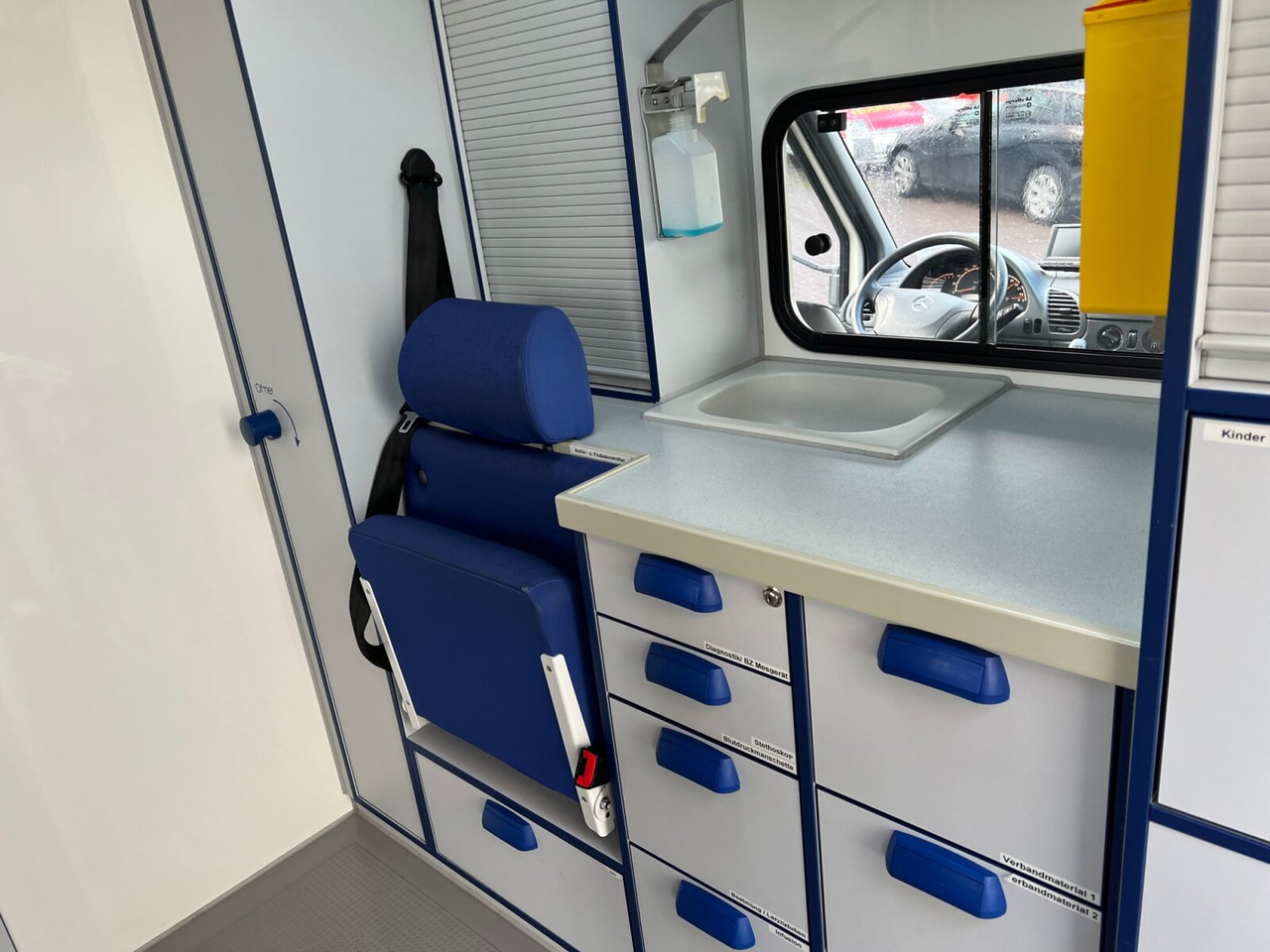 Mercedes-Benz Sprinter 313 CDI 4x2 Sprinter 313 CDI 4x2, Rettungswagen - Ambulância: foto 4 Mercedes-Benz Sprinter 313 CDI 4x2 Sprinter 313 CDI 4x2, Rettungswagen - Ambulância: foto 4
