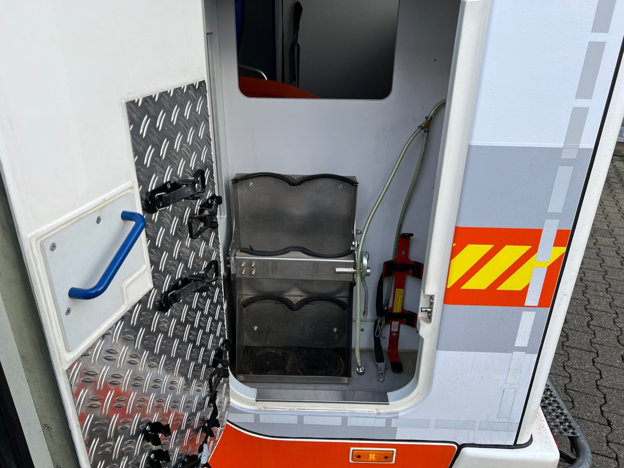 Mercedes-Benz Sprinter 313 CDI 4x2 Sprinter 313 CDI 4x2, Rettungswagen - Ambulância: foto 2 Mercedes-Benz Sprinter 313 CDI 4x2 Sprinter 313 CDI 4x2, Rettungswagen - Ambulância: foto 2