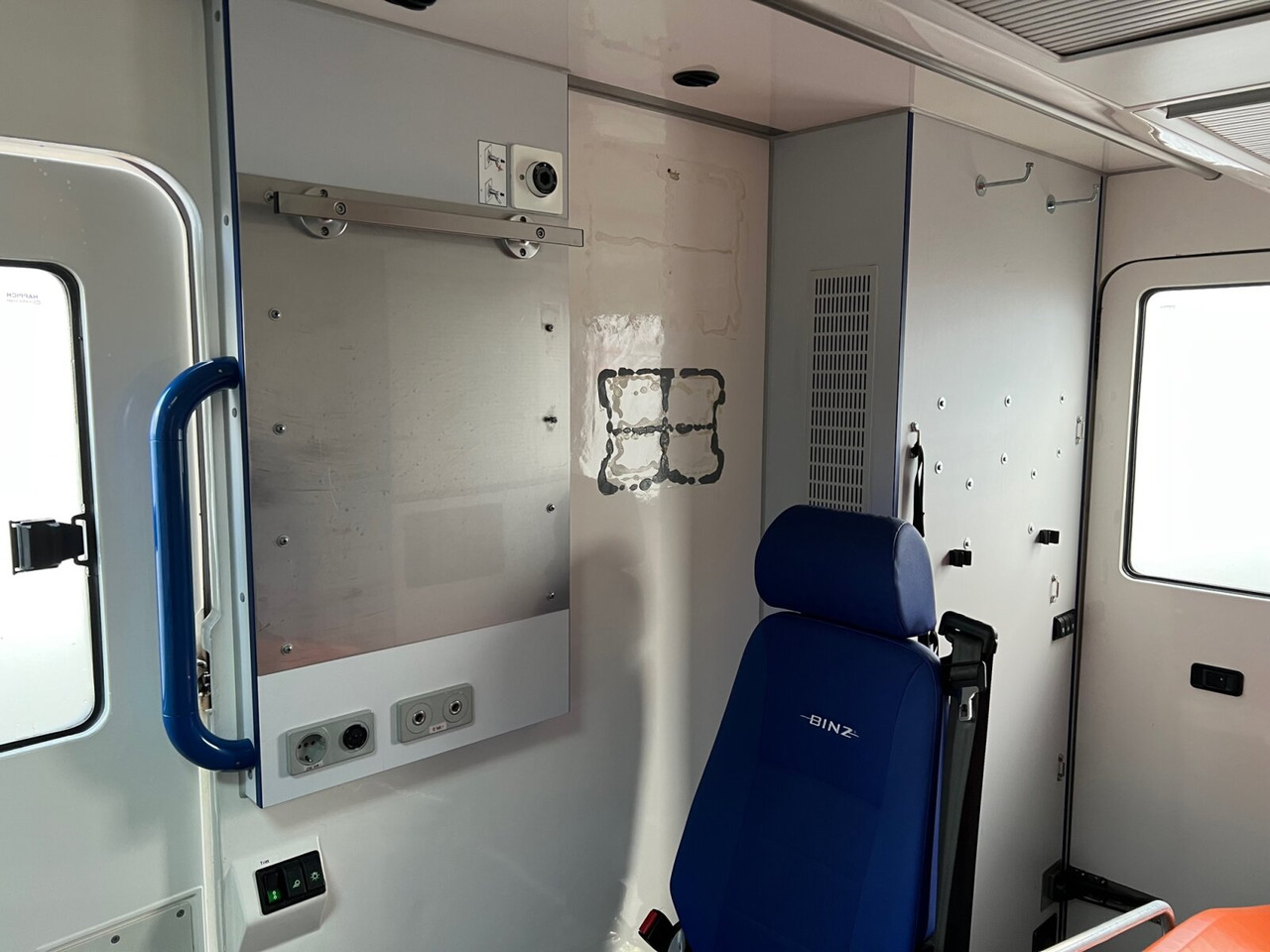 Mercedes-Benz Sprinter 313 CDI 4x2 Sprinter 313 CDI 4x2, Rettungswagen - Ambulância: foto 5 Mercedes-Benz Sprinter 313 CDI 4x2 Sprinter 313 CDI 4x2, Rettungswagen - Ambulância: foto 5