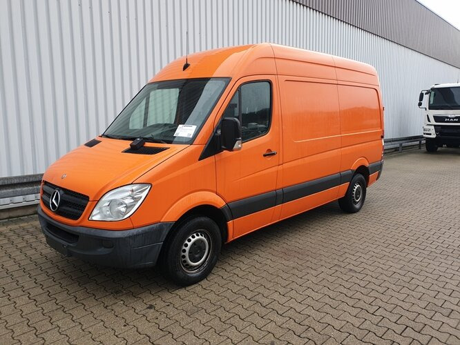 Mercedes-Benz Sprinter 313 KA 4x2 Sprinter 313 KA 4x2 - Furgão: foto 1 Mercedes-Benz Sprinter 313 KA 4x2 Sprinter 313 KA 4x2 - Furgão: foto 1