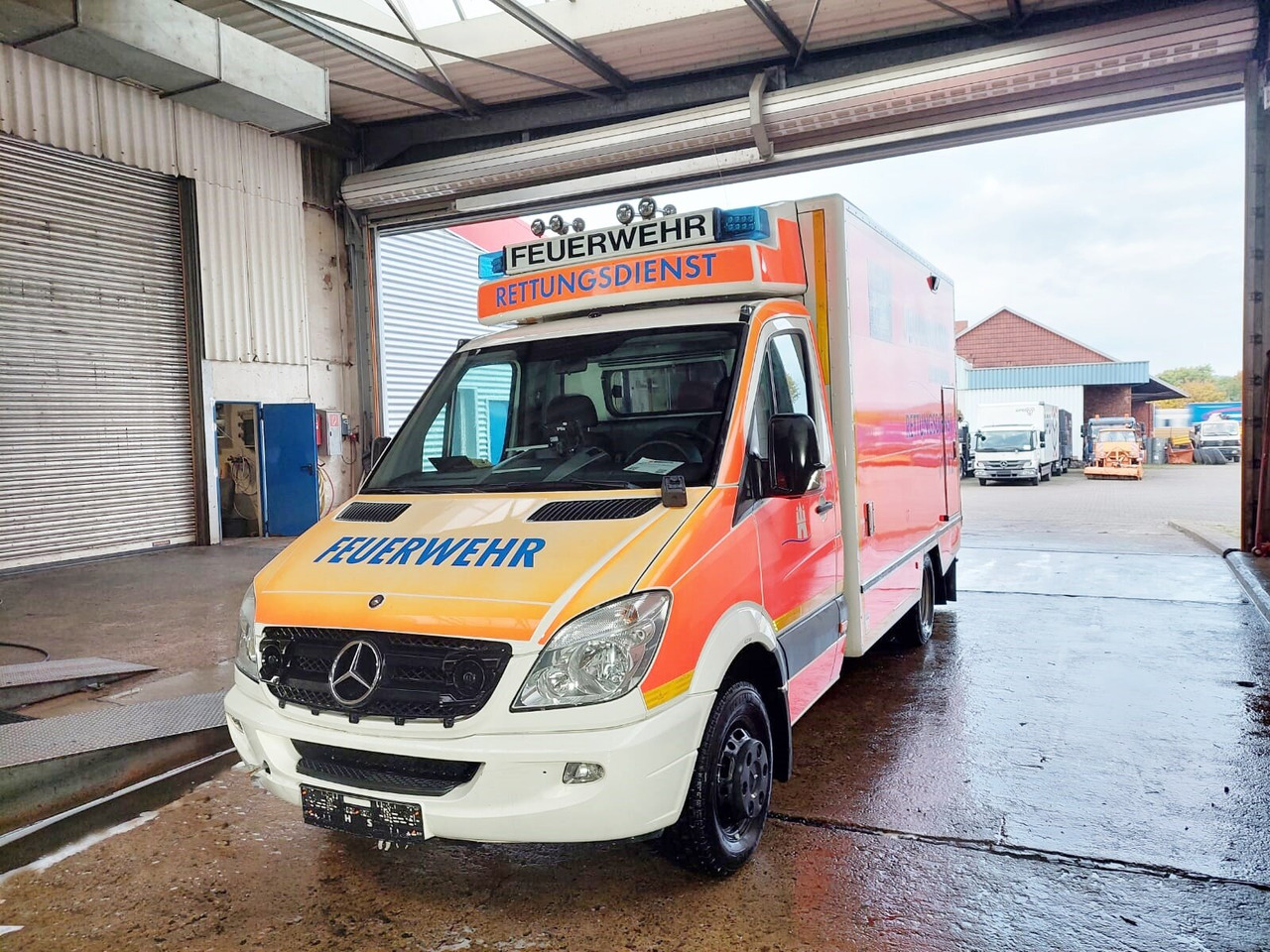 Mercedes-Benz Sprinter 516 CDI 4x2 Sprinter 516 CDI 4x2, Rettungswagen, Retarder - Carro de bombeiro: foto 2 Mercedes-Benz Sprinter 516 CDI 4x2 Sprinter 516 CDI 4x2, Rettungswagen, Retarder - Carro de bombeiro: foto 2