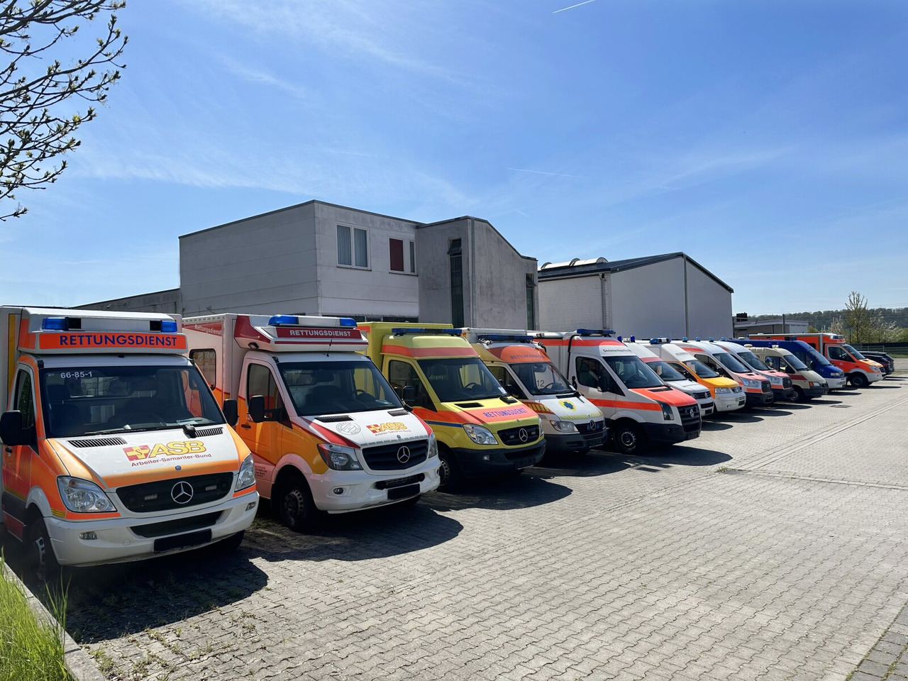 Mercedes-Benz Sprinter 516 CDI 4x4 Sprinter 516 CDI 4x4, Rettungswagen - Furgão: foto 2 Mercedes-Benz Sprinter 516 CDI 4x4 Sprinter 516 CDI 4x4, Rettungswagen - Furgão: foto 2