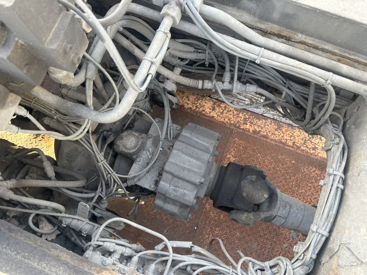 Scania 124C 400 6x6 124C 400 6x6 - Camião chassi: foto 2 Scania 124C 400 6x6 124C 400 6x6 - Camião chassi: foto 2