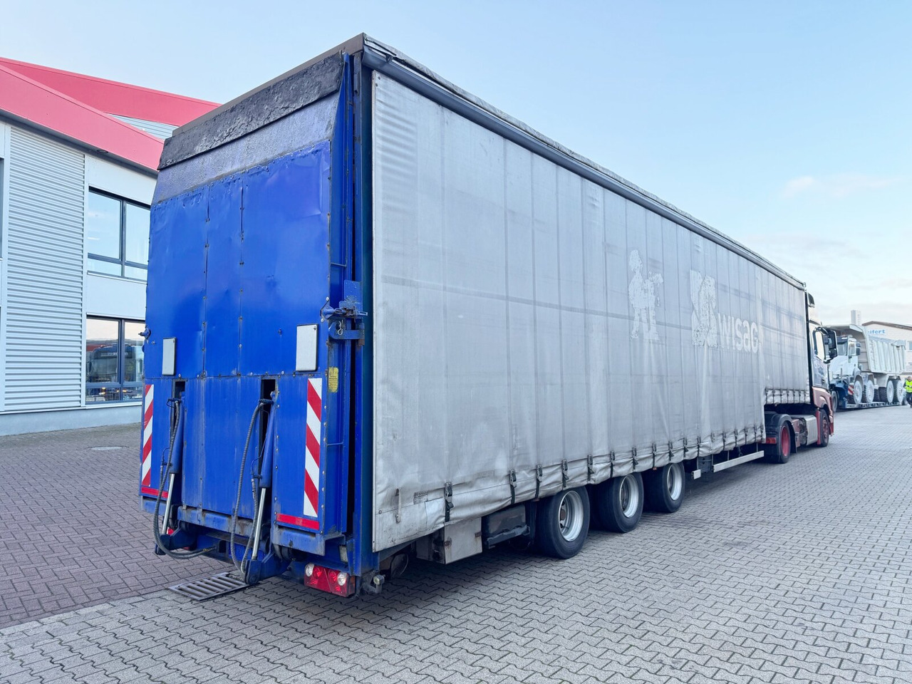 Renders NS4L32 NS4L32, Seilwinde, Edscha, hydr. Auffahrrampe - Semi-reboque: foto 1 Renders NS4L32 NS4L32, Seilwinde, Edscha, hydr. Auffahrrampe - Semi-reboque: foto 1