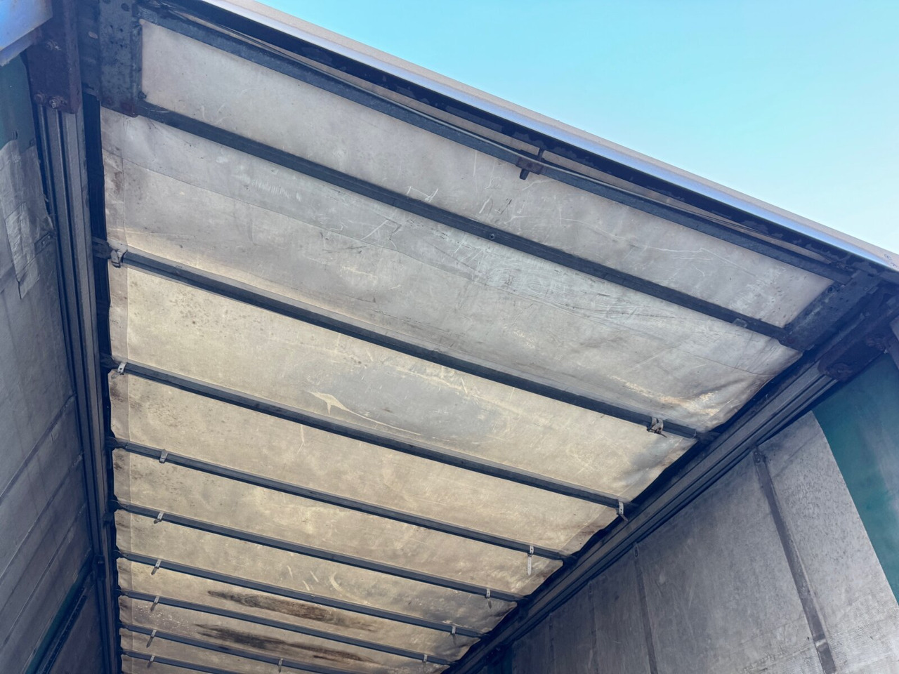 Renders NS4L32 NS4L32, Seilwinde, Edscha, hydr. Auffahrrampe - Semi-reboque: foto 2 Renders NS4L32 NS4L32, Seilwinde, Edscha, hydr. Auffahrrampe - Semi-reboque: foto 2