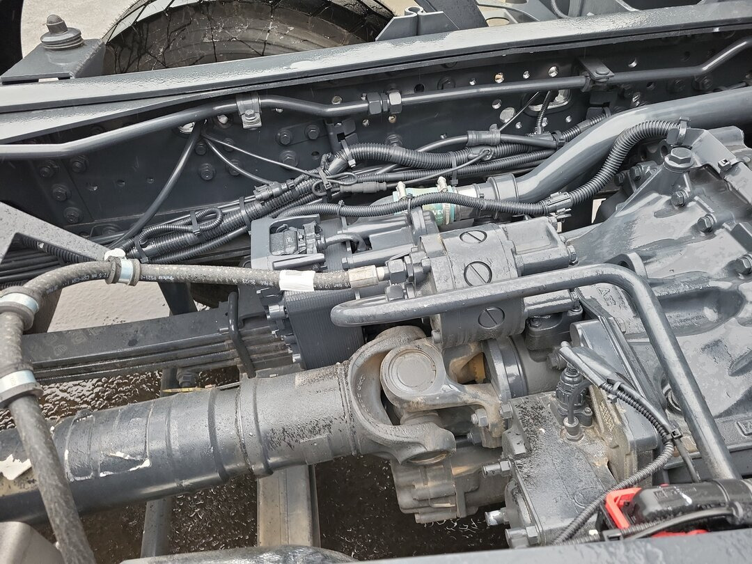 T-Way AT410T51 8x4 T-Way AT410T51 8x4, Retarder, Nebenantrieb, 4x VORHANDEN! - Camião chassi: foto 5 T-Way AT410T51 8x4 T-Way AT410T51 8x4, Retarder, Nebenantrieb, 4x VORHANDEN! - Camião chassi: foto 5