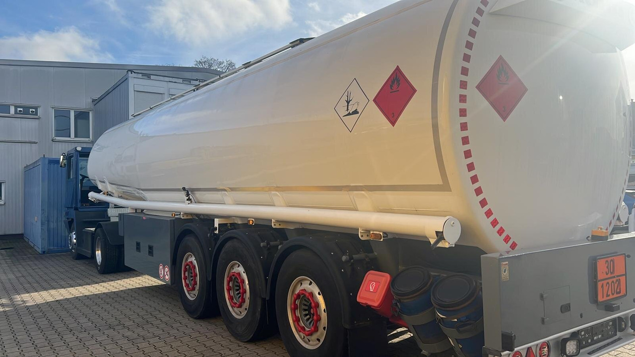 TAL-A-ZE 44,0 TAL-A-ZE 44,0, 43.500l, 4 Kammern, Untenbefüllung - Semi-reboque cisterna: foto 5 TAL-A-ZE 44,0 TAL-A-ZE 44,0, 43.500l, 4 Kammern, Untenbefüllung - Semi-reboque cisterna: foto 5