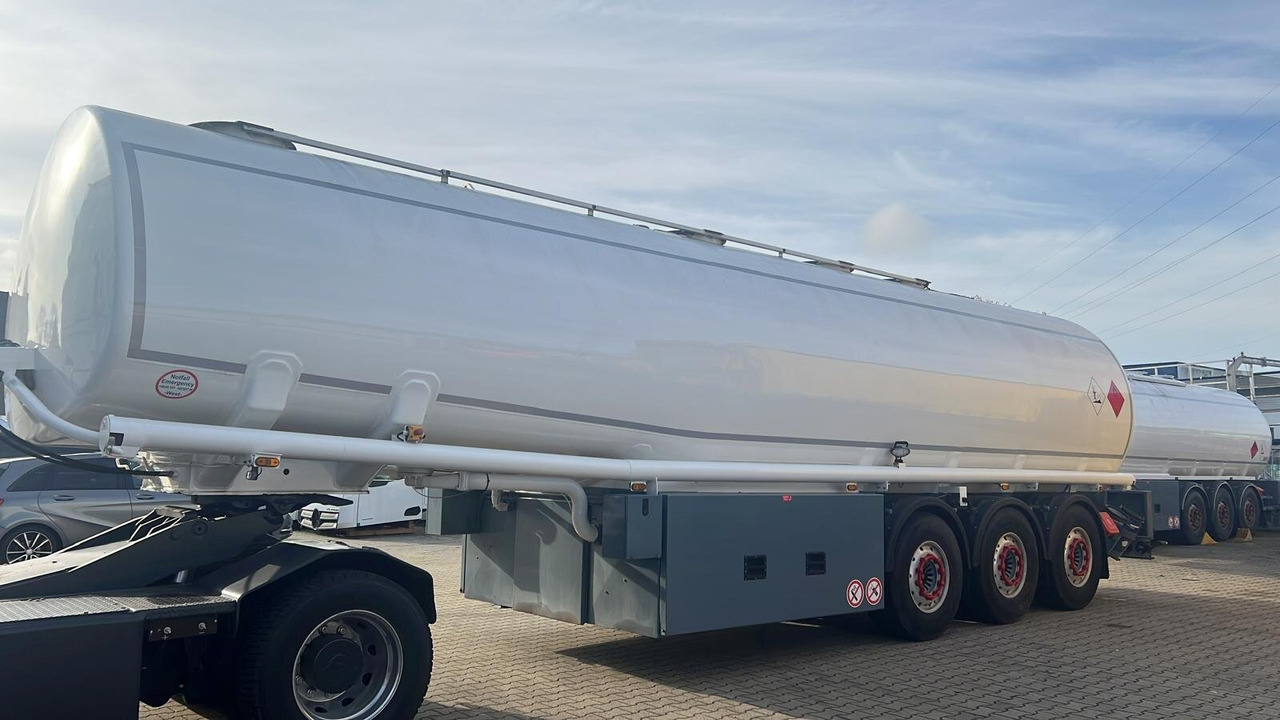 TAL-A-ZE 44,0 TAL-A-ZE 44,0, 43.500l, 4 Kammern, Untenbefüllung - Semi-reboque cisterna: foto 1 TAL-A-ZE 44,0 TAL-A-ZE 44,0, 43.500l, 4 Kammern, Untenbefüllung - Semi-reboque cisterna: foto 1