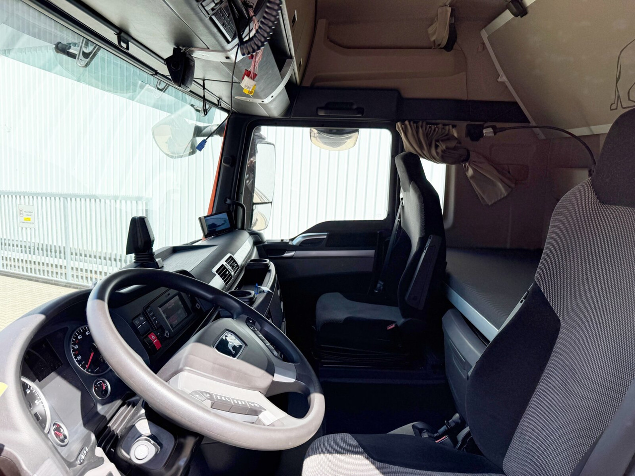 MAN TGX 26.510 6X2/4 BLS TGX 26.510 6X2/4 BLS, Intarder, Vorlauflenk-/lift, XLX-Fahrerhaus, Standklima - Tractor: foto 2 MAN TGX 26.510 6X2/4 BLS TGX 26.510 6X2/4 BLS, Intarder, Vorlauflenk-/lift, XLX-Fahrerhaus, Standklima - Tractor: foto 2