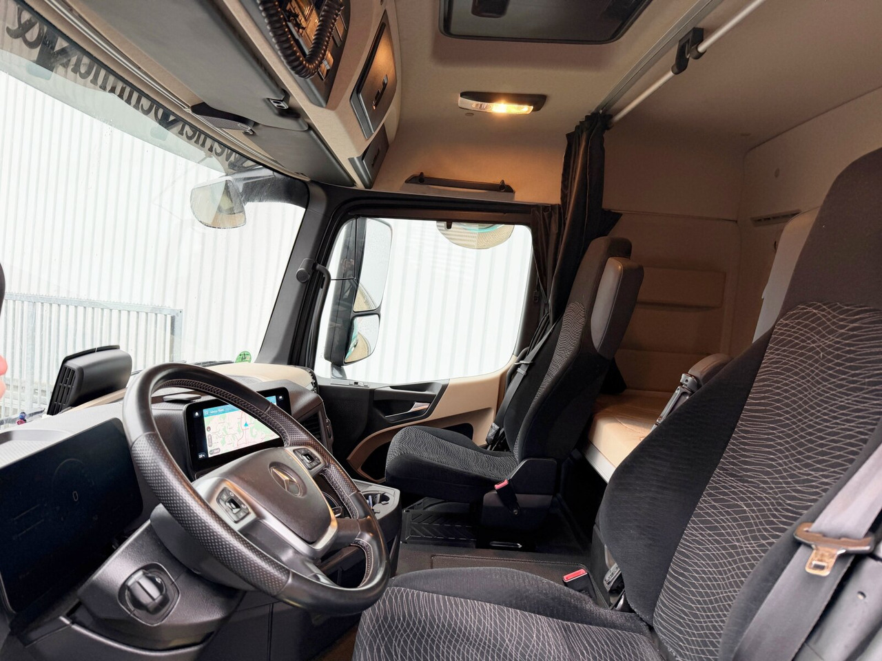 Mercedes-Benz Actros 1851 LS 4x4 HAD Actros 1851 LS 4x4 HAD, Hydraulik, Navi, MultimediaCockpit - Tractor: foto 2 Mercedes-Benz Actros 1851 LS 4x4 HAD Actros 1851 LS 4x4 HAD, Hydraulik, Navi, MultimediaCockpit - Tractor: foto 2