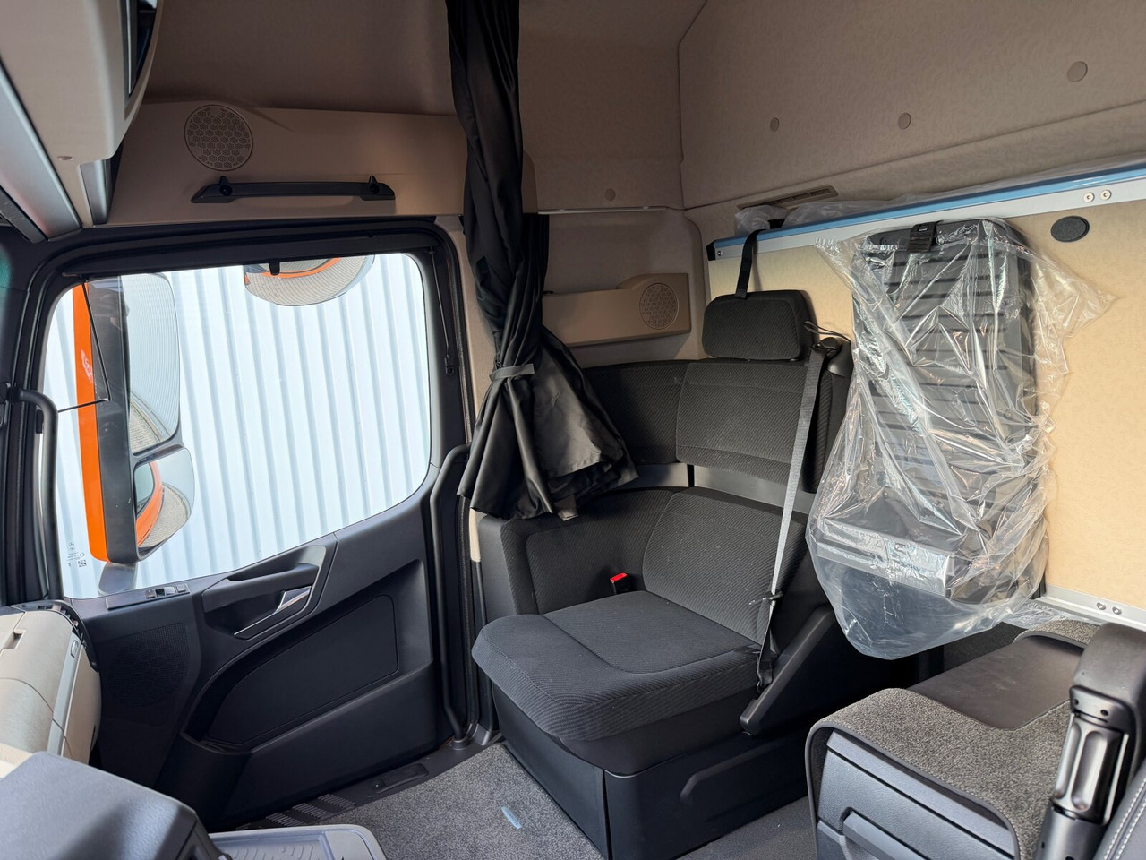 Mercedes-Benz Actros 3363 LS 6x4 Actros 3363 LS 6x4, Retarder, SoloStar, MultimediaCockpit, Navi, LED - Tractor: foto 5 Mercedes-Benz Actros 3363 LS 6x4 Actros 3363 LS 6x4, Retarder, SoloStar, MultimediaCockpit, Navi, LED - Tractor: foto 5