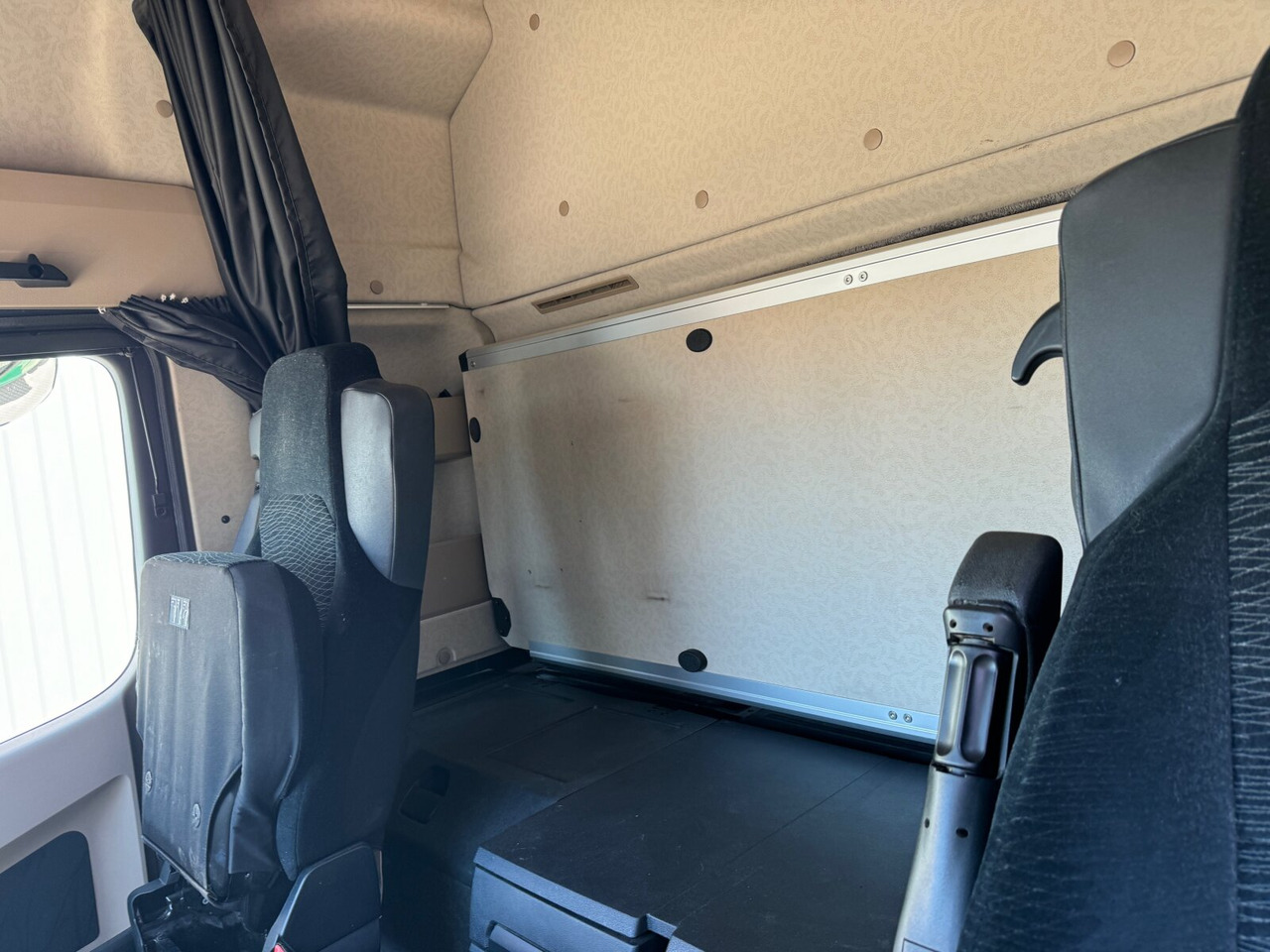 Tractor Mercedes-Benz Arocs 1842 LS 4x2 Arocs 1842 LS 4x2, Retarder, StreamSpace, Hydraulik: foto 5 Tractor Mercedes-Benz Arocs 1842 LS 4x2 Arocs 1842 LS 4x2, Retarder, StreamSpace, Hydraulik: foto 5