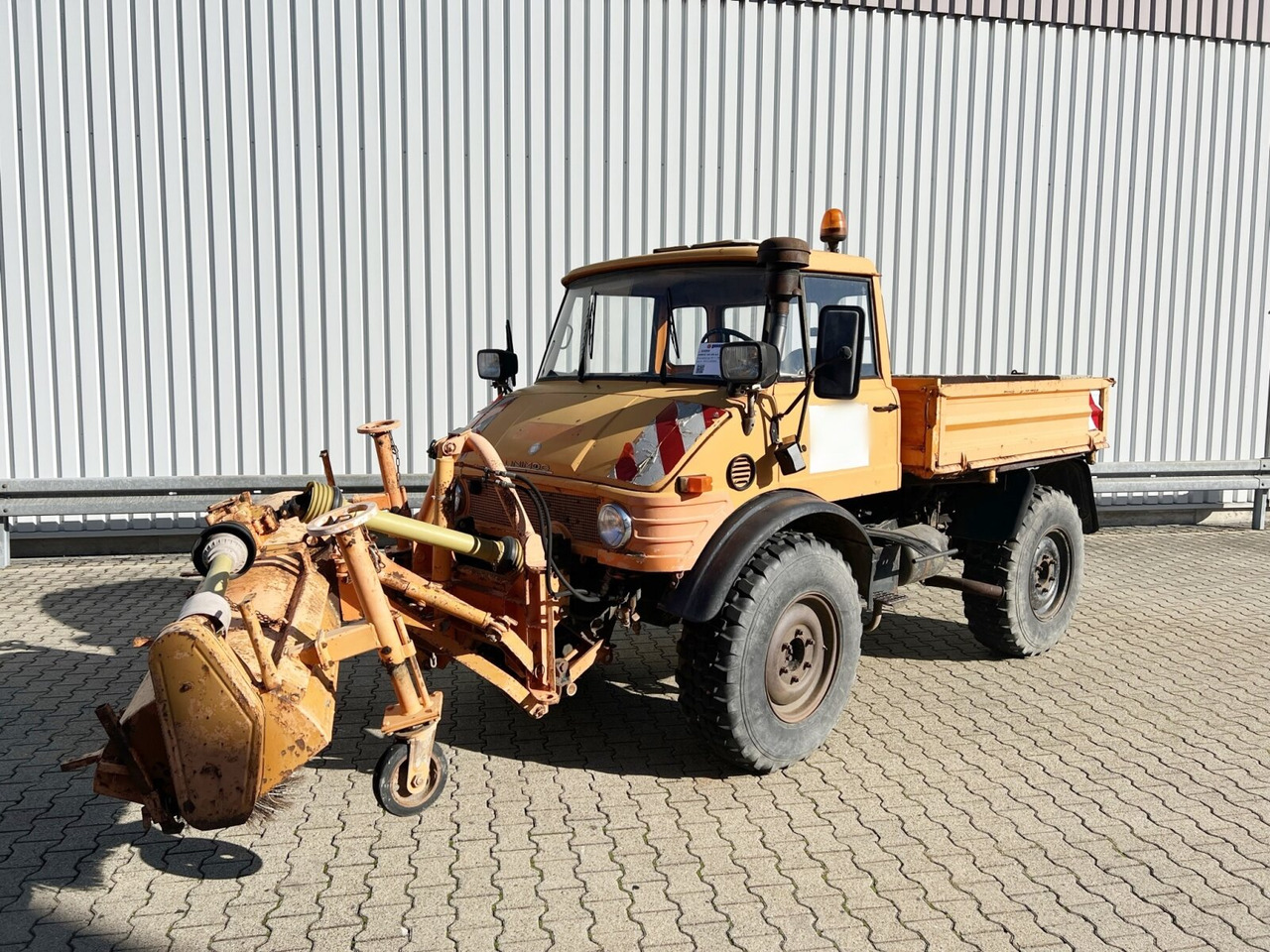Unimog U84 406 4x4 U84 406 4x4, Kommunalhydraulik, Zapfwelle vorn & hinten, EX-Kommune - Camião basculante, Veículo municipal/ Especial: foto 1 Unimog U84 406 4x4 U84 406 4x4, Kommunalhydraulik, Zapfwelle vorn & hinten, EX-Kommune - Camião basculante, Veículo municipal/ Especial: foto 1