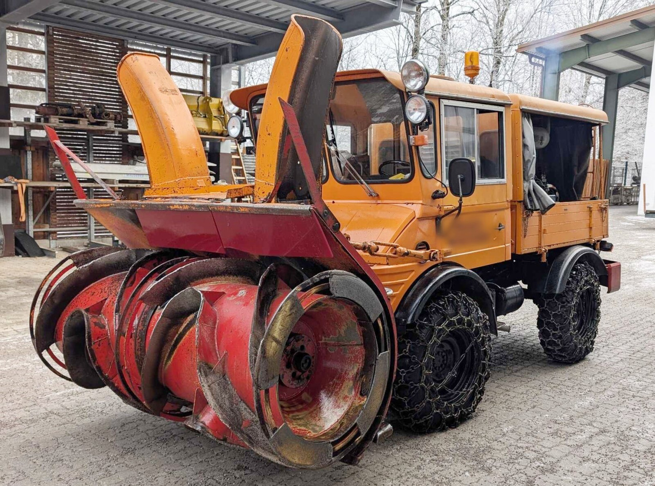 Unimog U52 411 4x4 Schneefräse U52 411 4x4, Schmidt Schneefräse mit Separatmotor - Veículo comercial: foto 1 Unimog U52 411 4x4 Schneefräse U52 411 4x4, Schmidt Schneefräse mit Separatmotor - Veículo comercial: foto 1