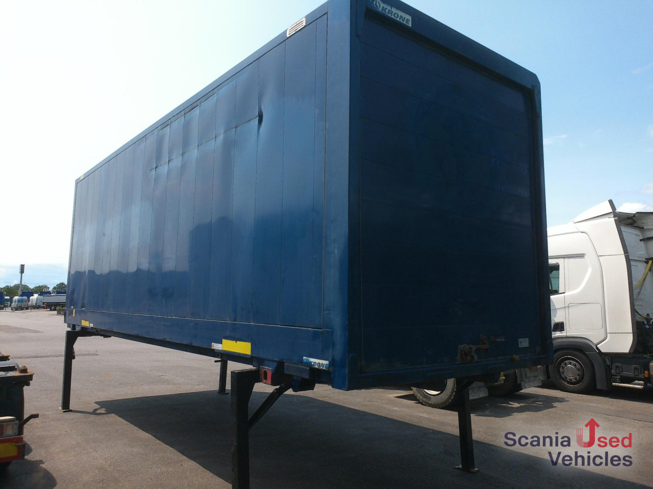 KRONE WB Koffer 7,82 Rolltor - Reboque: foto 4 KRONE WB Koffer 7,82 Rolltor - Reboque: foto 4