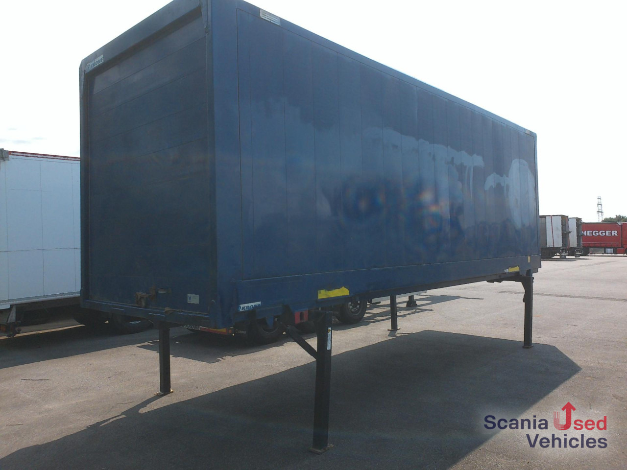 KRONE WB Koffer 7,82 Rolltor - Reboque: foto 2 KRONE WB Koffer 7,82 Rolltor - Reboque: foto 2