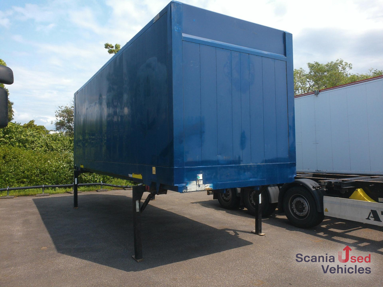 KRONE WB Koffer 7,82 Rolltor - Reboque: foto 1 KRONE WB Koffer 7,82 Rolltor - Reboque: foto 1