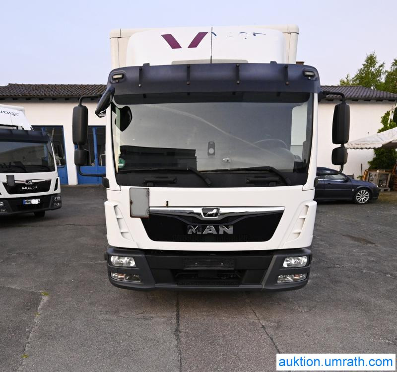 MAN MAN TGL 12.250 4x2 L/BL Koffer Ladebordwand Klimaautomatik NAVI Luftfederung Automatikgetriebe EURO 6 - Camião furgão: foto 3 MAN MAN TGL 12.250 4x2 L/BL Koffer Ladebordwand Klimaautomatik NAVI Luftfederung Automatikgetriebe EURO 6 - Camião furgão: foto 3
