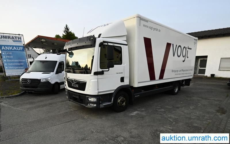 MAN MAN TGL 12.250 4x2 L/BL Koffer Ladebordwand Klimaautomatik NAVI Luftfederung Automatikgetriebe EURO 6 - Camião furgão: foto 2 MAN MAN TGL 12.250 4x2 L/BL Koffer Ladebordwand Klimaautomatik NAVI Luftfederung Automatikgetriebe EURO 6 - Camião furgão: foto 2