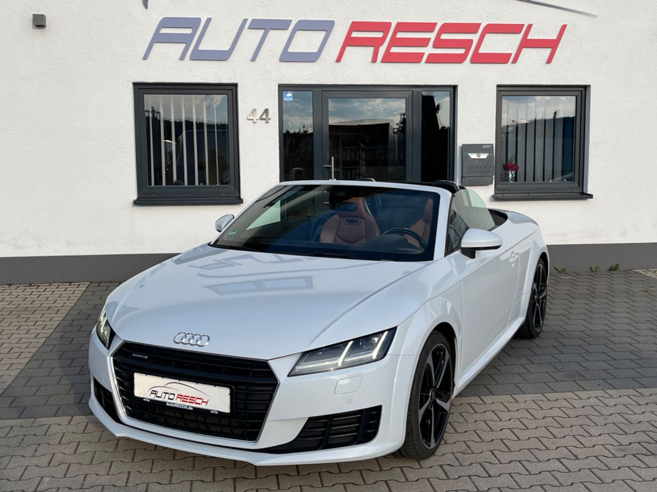 Audi TT Roadster 2.0 TFSI quattro - Automóvel: foto 1 Audi TT Roadster 2.0 TFSI quattro - Automóvel: foto 1