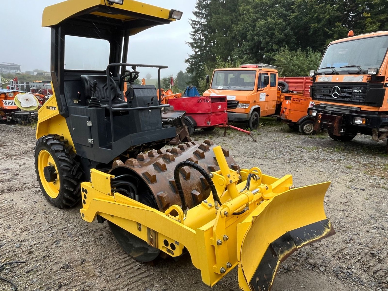 BOMAG Walzenzug BW 124 PDH-4 Planierschild 100 Bstd. - Compactador: foto 1 BOMAG Walzenzug BW 124 PDH-4 Planierschild 100 Bstd. - Compactador: foto 1