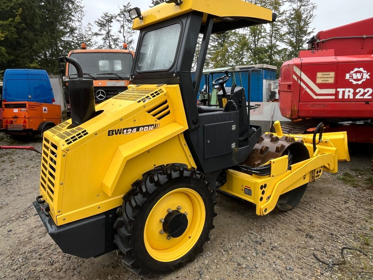 BOMAG Walzenzug BW 124 PDH-4 Planierschild 100 Bstd. - Compactador: foto 3 BOMAG Walzenzug BW 124 PDH-4 Planierschild 100 Bstd. - Compactador: foto 3